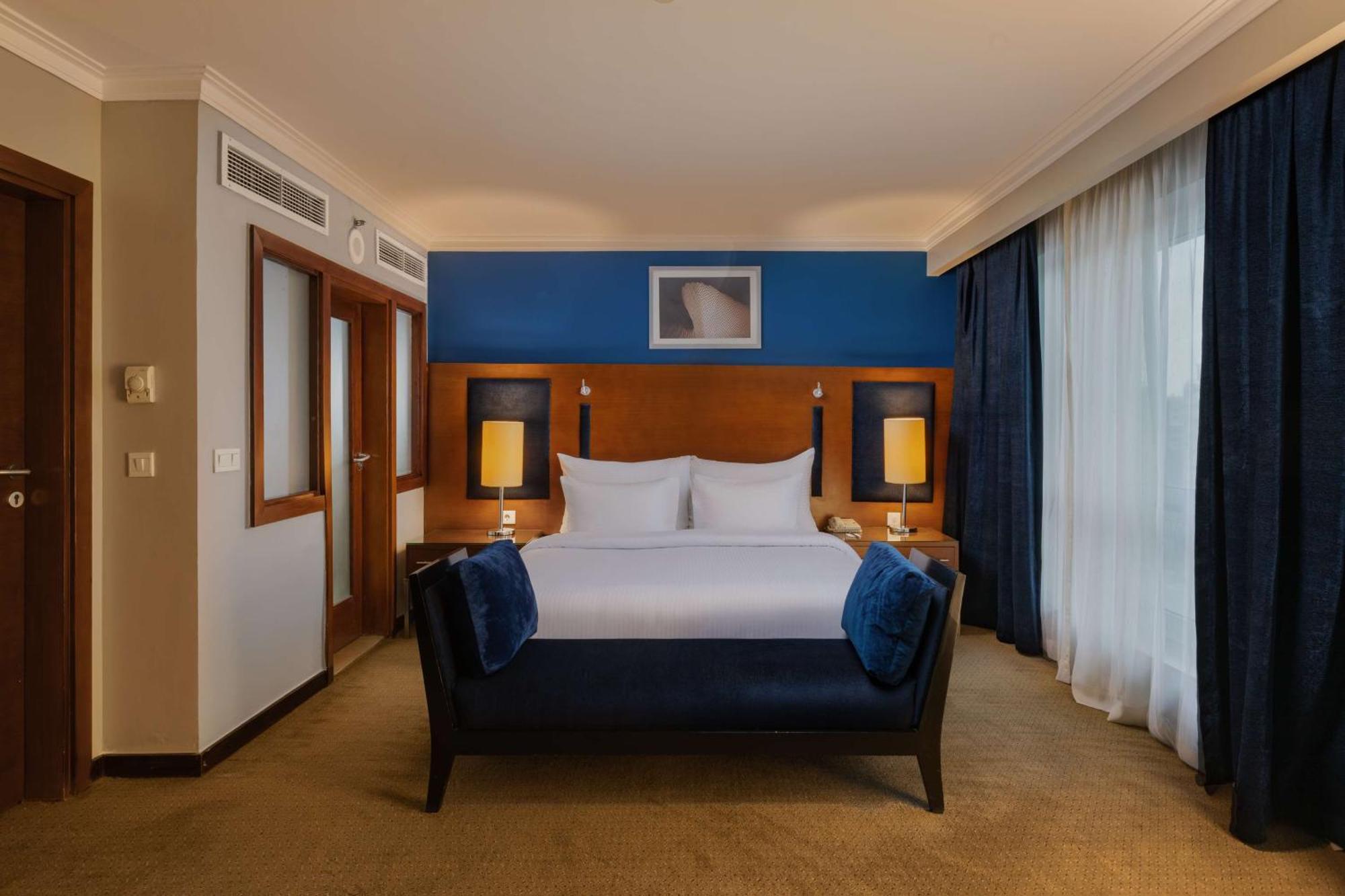 Radisson Blu Hotel, Cairo Heliopolis Екстериор снимка